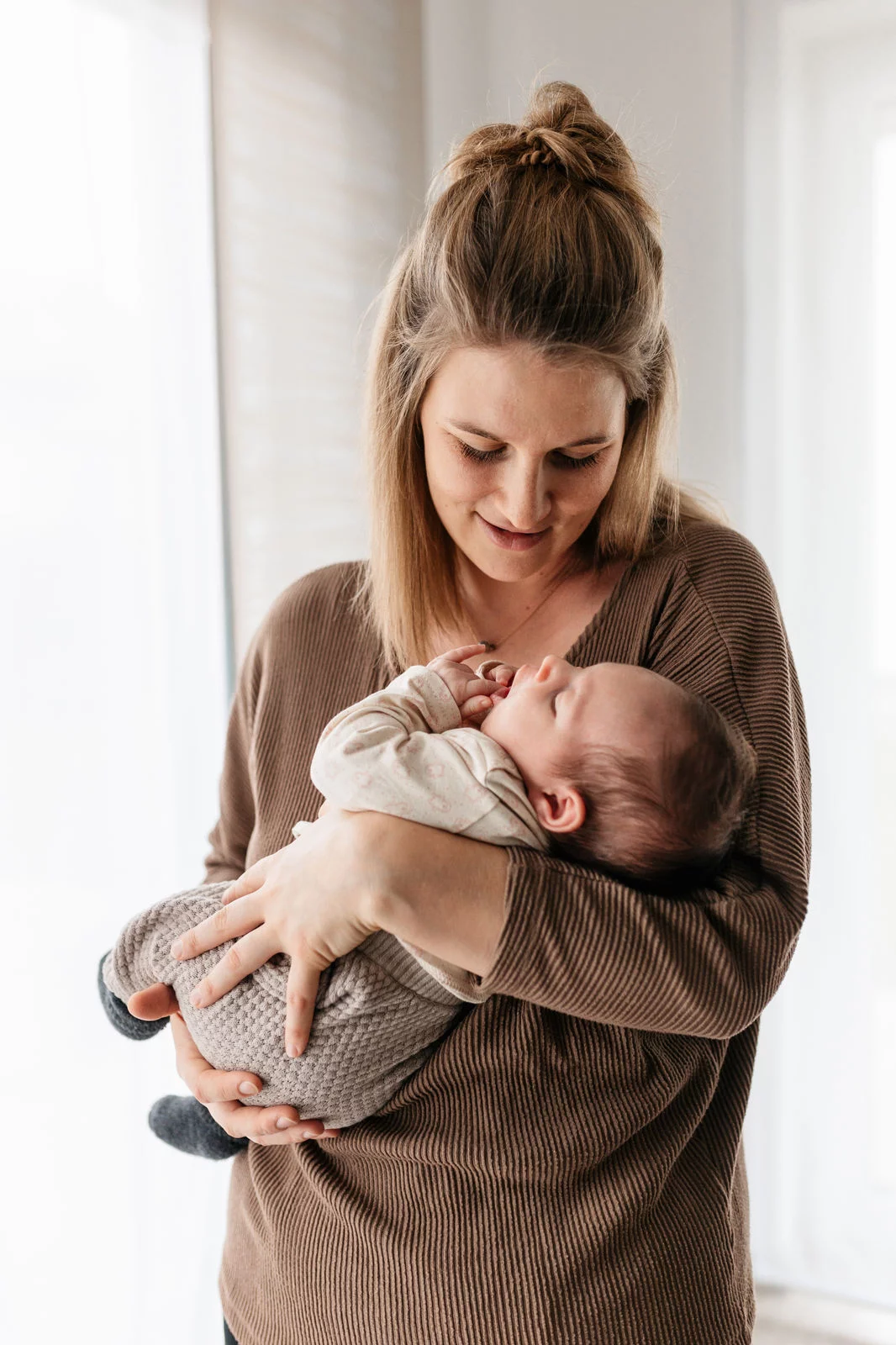 Neugeborenen Fotografie Weilheim – zartes Baby in den ersten Lebenswochen