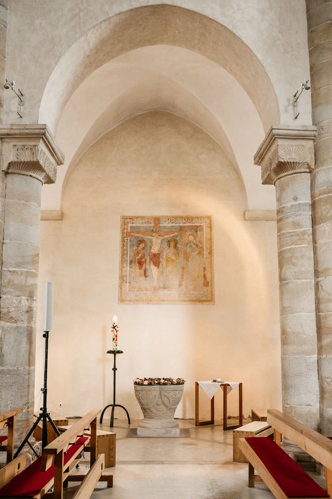Taufe Fotoshooting Schongau – Baby bei der Zeremonie in der Kirche