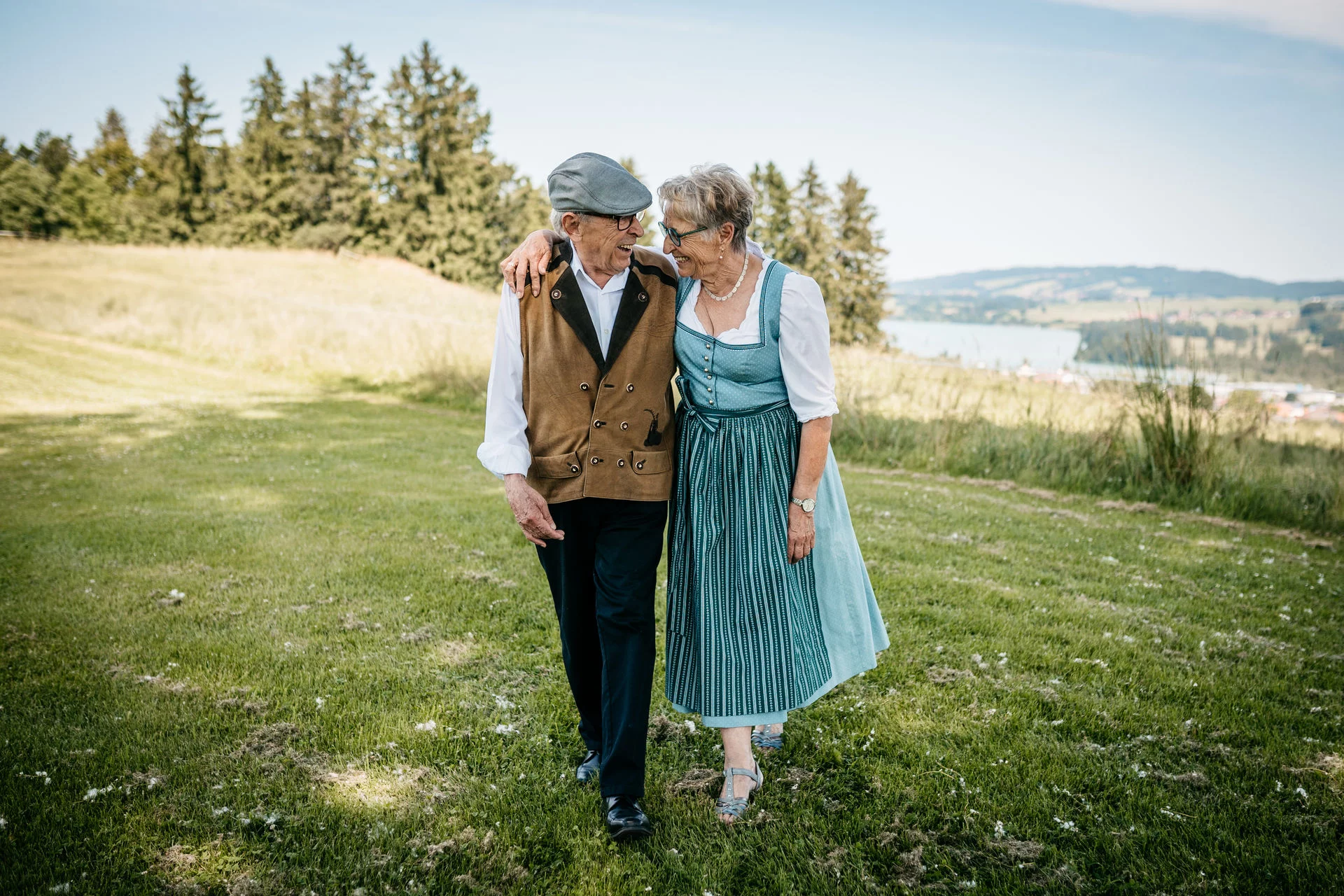 Babybauch Shooting Schongau – werdende Eltern im Abendlicht